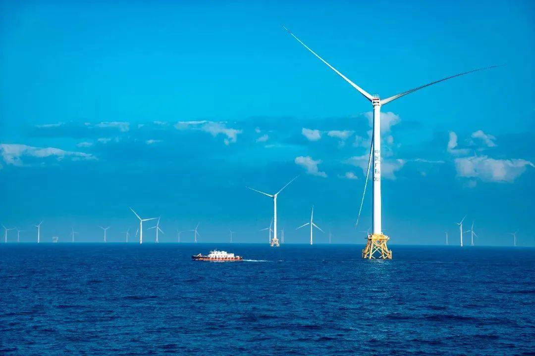 中廣核惠州港口二75萬千瓦海上風電項目首批風機并網發電